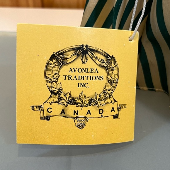 Avonlea Traditions Heritage Edition Anne of Green Gables Porcelain Doll Teacher - Picture 5 of 10